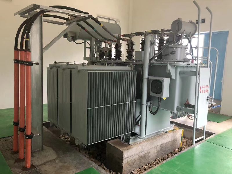 Perbandingan transformator distribusi antara 800 kVA dan turun hingga 800 kVA